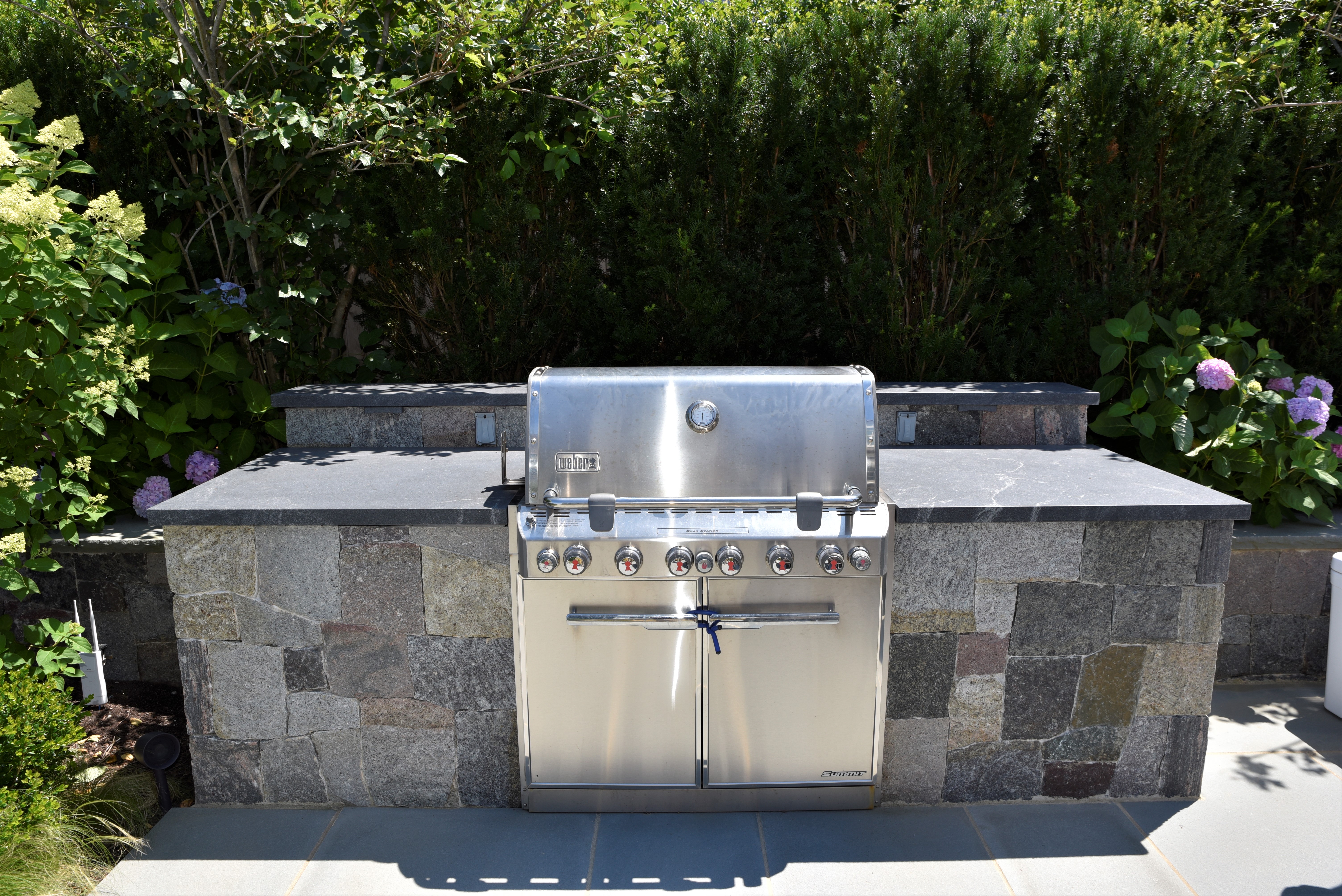 outdoor kitchen with stainless steel grill
